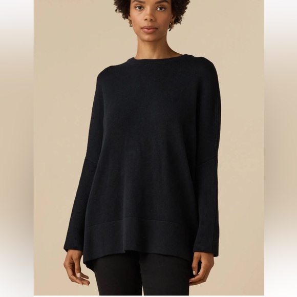 VETTA The V-Neck Oversized Sweater - Picture 2 of 6